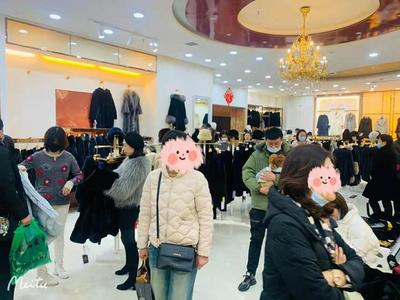 寒潮來(lái)襲，貂皮大衣成消費(fèi)新寵 五星皮革城銷(xiāo)售火熱探訪(fǎng)